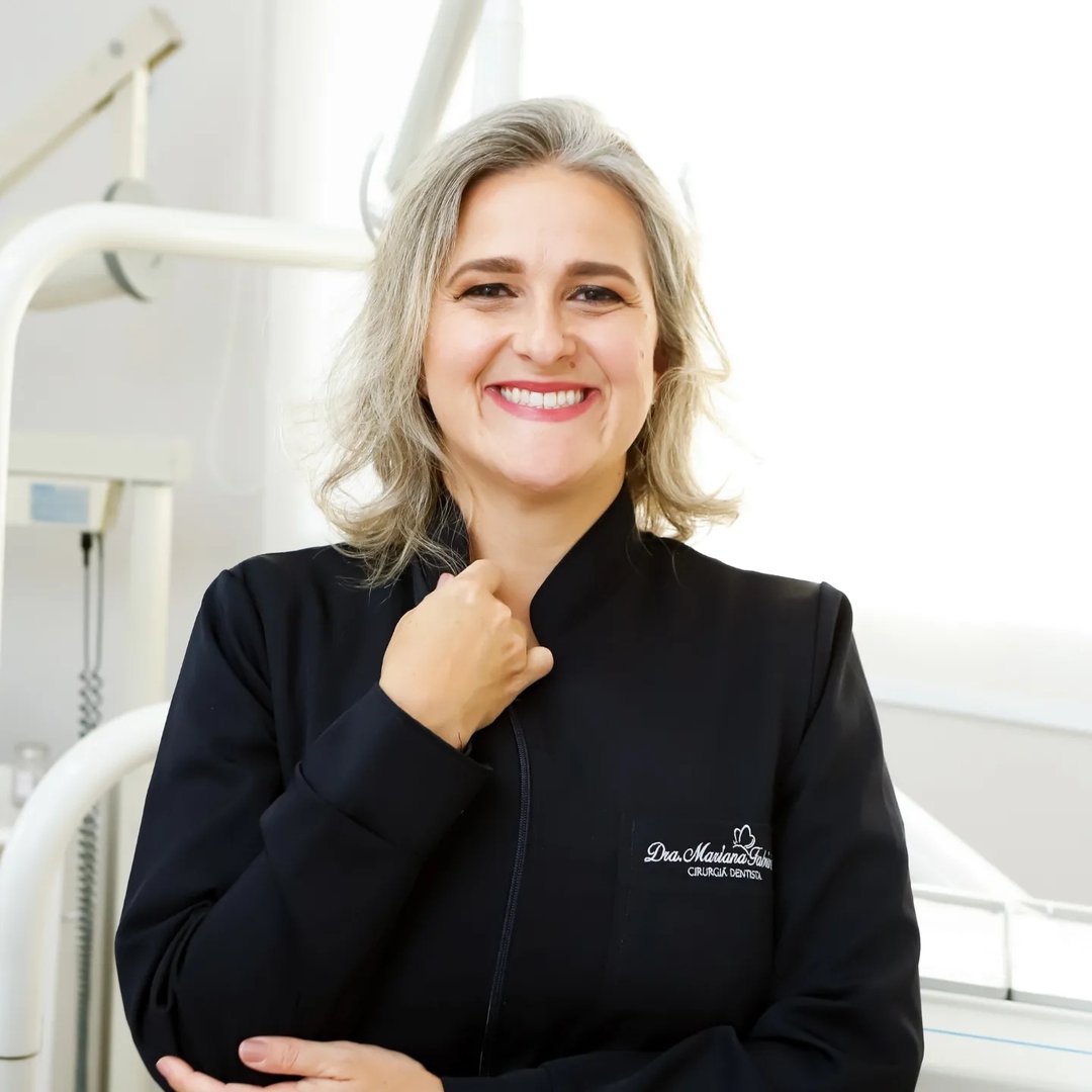 Dra. Mariana no consultório